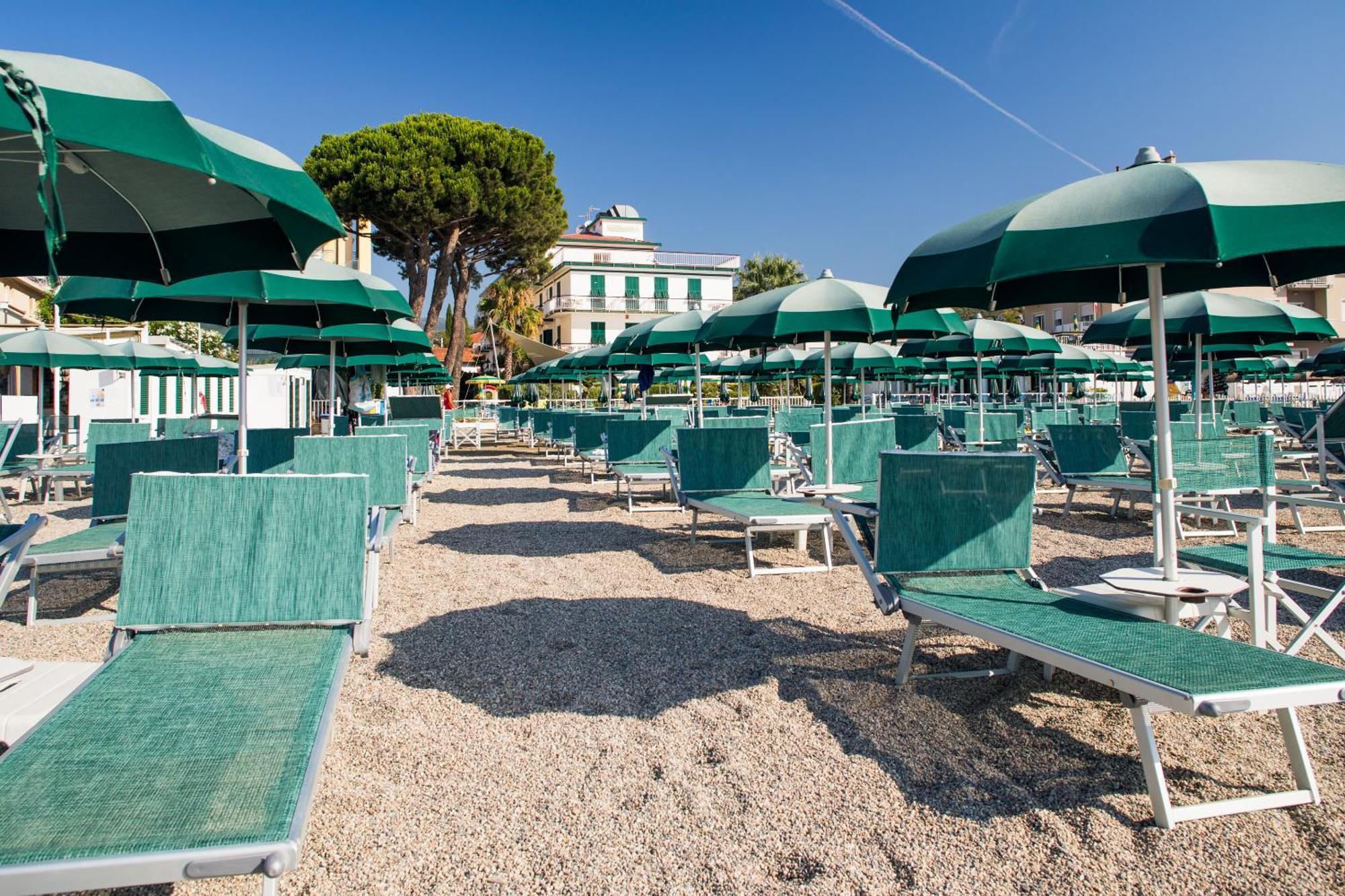 Hotel Gabriella Diano Marina Exterior foto
