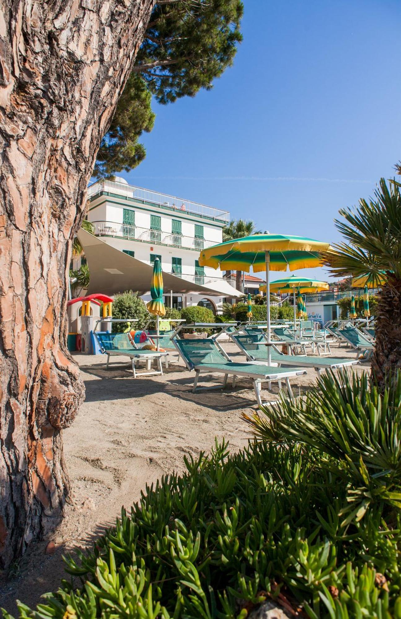 Hotel Gabriella Diano Marina Exterior foto