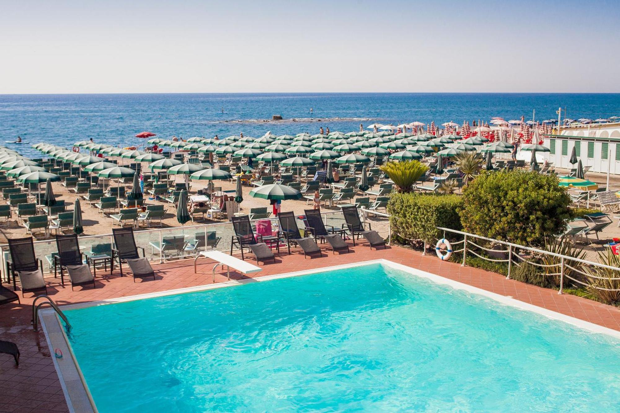 Hotel Gabriella Diano Marina Exterior foto