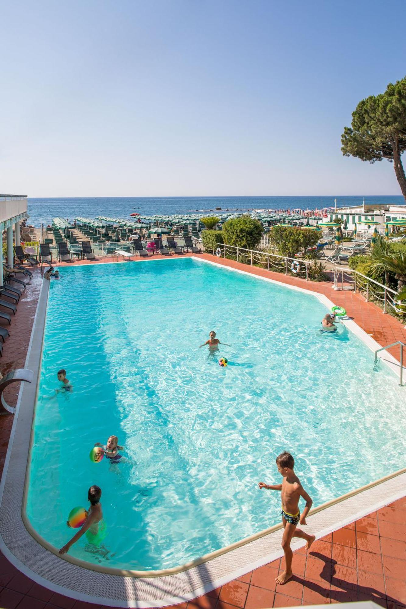 Hotel Gabriella Diano Marina Exterior foto