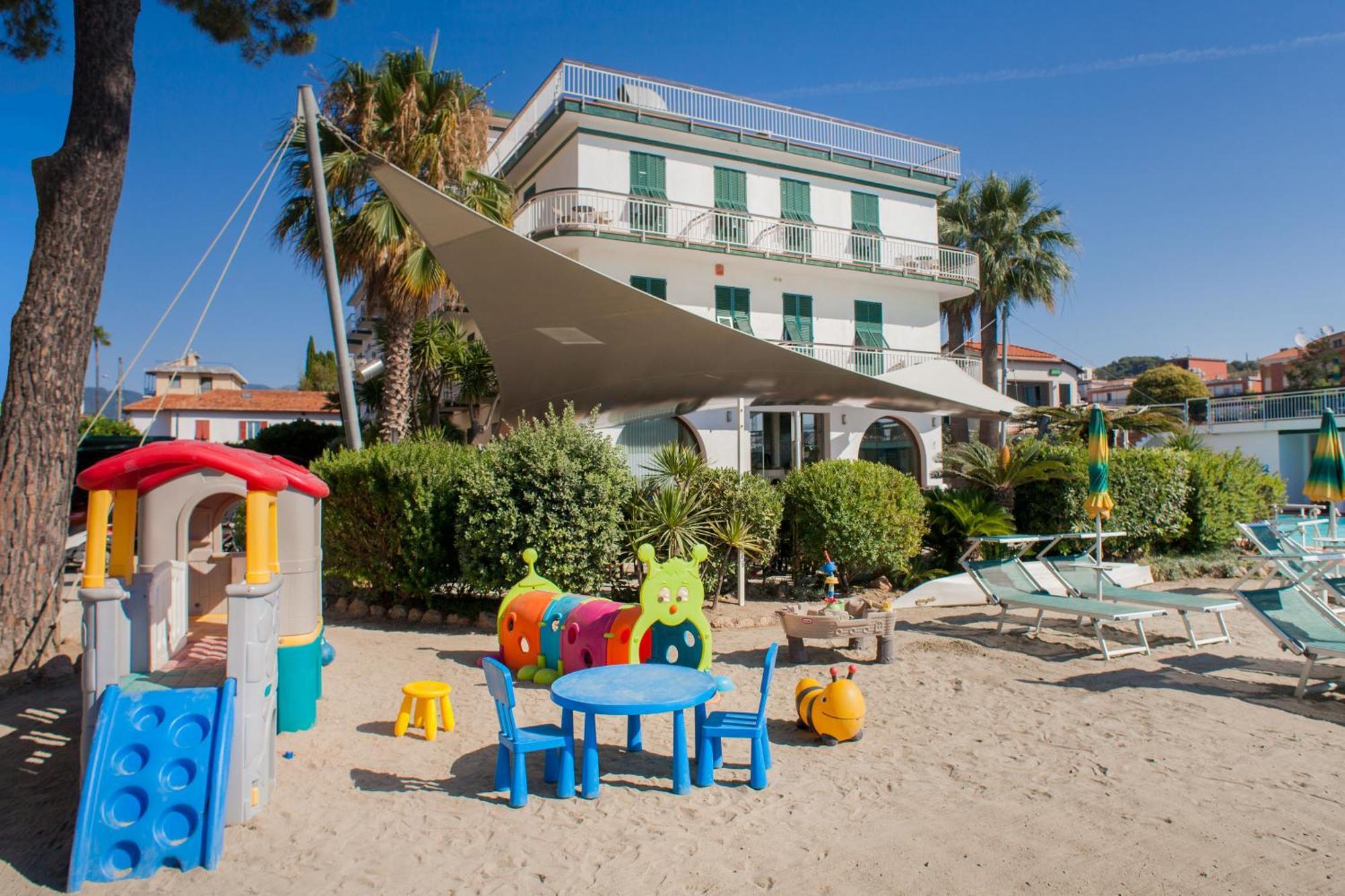 Hotel Gabriella Diano Marina Exterior foto