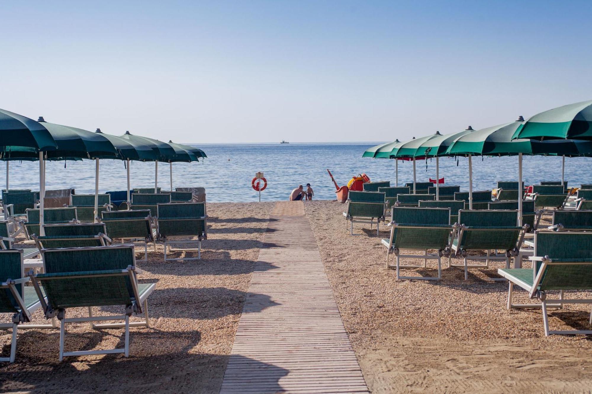 Hotel Gabriella Diano Marina Exterior foto